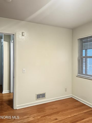 2335 Pemberton Drive, Toledo, OH 43606