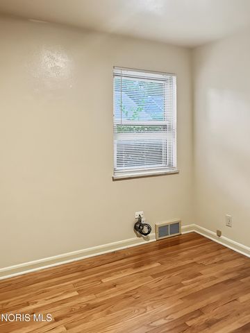 2335 Pemberton Drive, Toledo, OH 43606