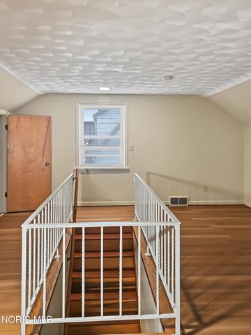 2335 Pemberton Drive, Toledo, OH 43606