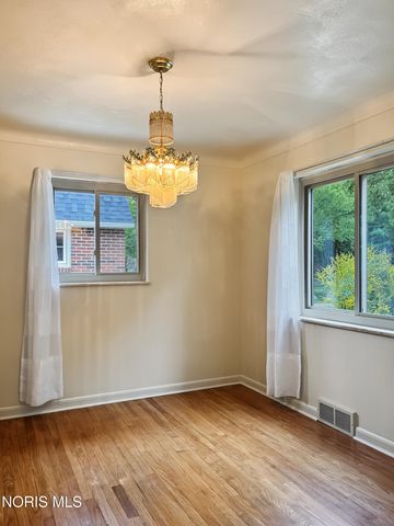 2335 Pemberton Drive, Toledo, OH 43606