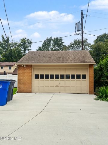 2335 Pemberton Drive, Toledo, OH 43606