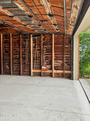 2335 Pemberton Drive, Toledo, OH 43606