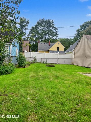 2335 Pemberton Drive, Toledo, OH 43606