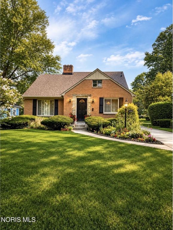 2335 Pemberton Drive, Toledo, OH 43606