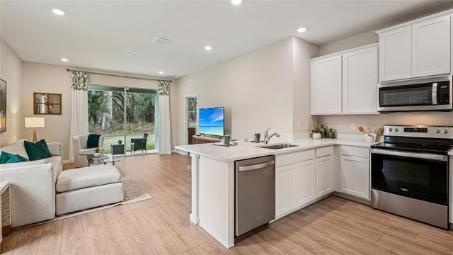 8621 PINECREST TRAIL, Wildwood, FL 34785