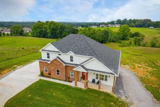 613 Blue Water Dr, Cookeville, TN 38506