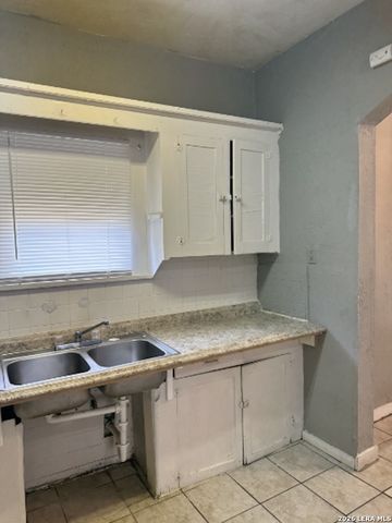 507 Cantrell B, San Antonio, TX 78221