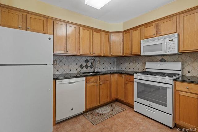 355 Old Tarrytown Road 206, White Plains, NY 10603