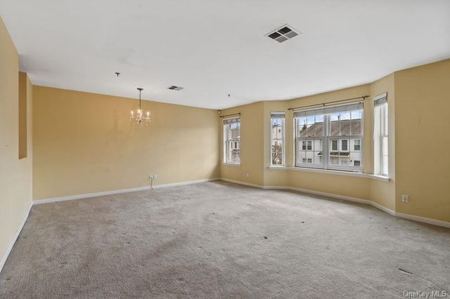 355 Old Tarrytown Road 206, White Plains, NY 10603