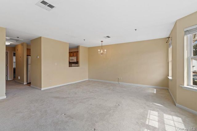355 Old Tarrytown Road 206, White Plains, NY 10603
