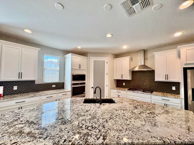 9709 E Holbert Trail, Tucson, AZ 85747