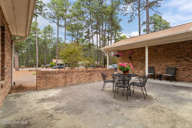 815 Myrtlewood Court, Southern Pines, NC 28387