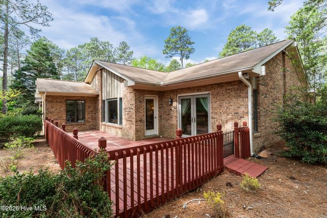 815 Myrtlewood Court, Southern Pines, NC 28387
