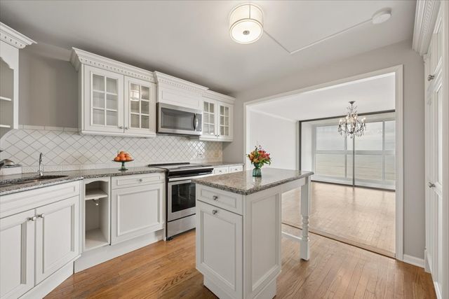 1500 Sheridan Road 6H, Wilmette, IL 60091