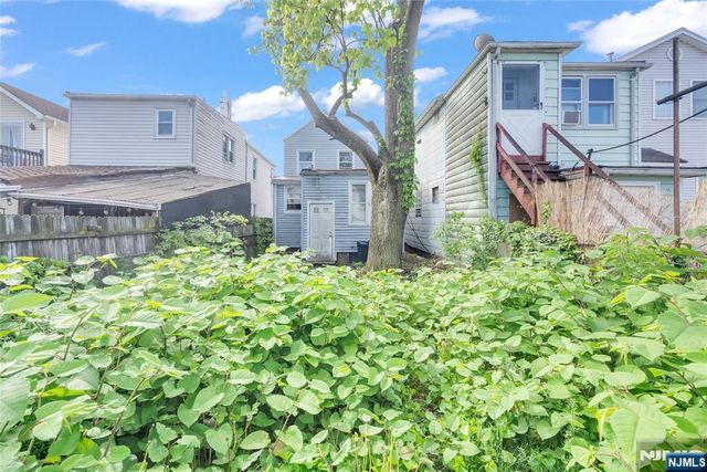 88 Komorn, Newark, NJ 07105