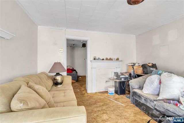 88 Komorn, Newark, NJ 07105
