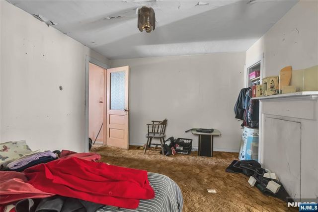 88 Komorn, Newark, NJ 07105
