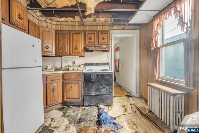 88 Komorn, Newark, NJ 07105