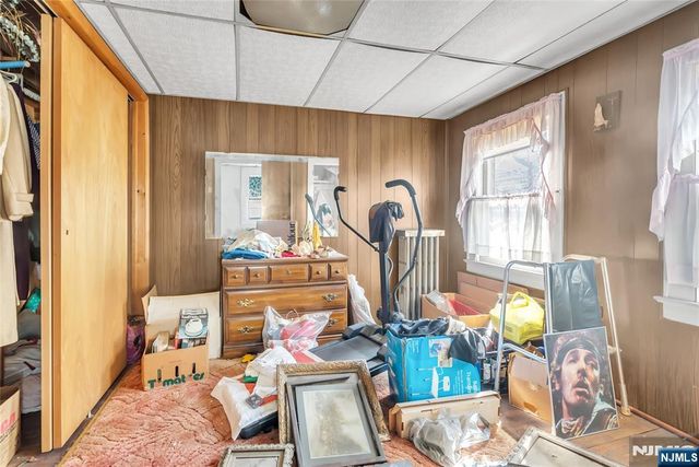 88 Komorn, Newark, NJ 07105