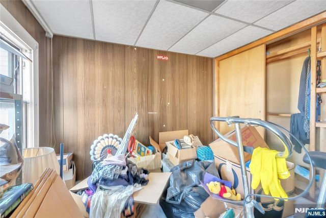 88 Komorn, Newark, NJ 07105