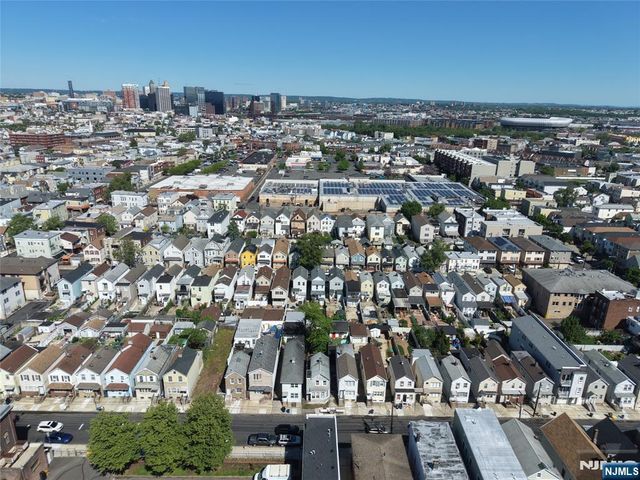 88 Komorn, Newark, NJ 07105