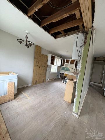 3703 W Theresa St, Pensacola, FL 32505