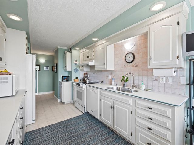 40 Village Rd 709, Middleton, MA 01949