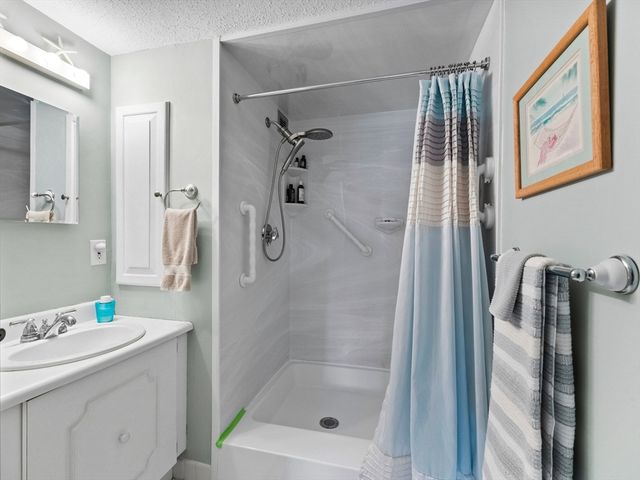 40 Village Rd 709, Middleton, MA 01949
