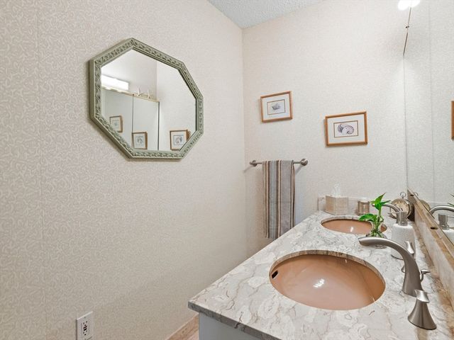 40 Village Rd 709, Middleton, MA 01949