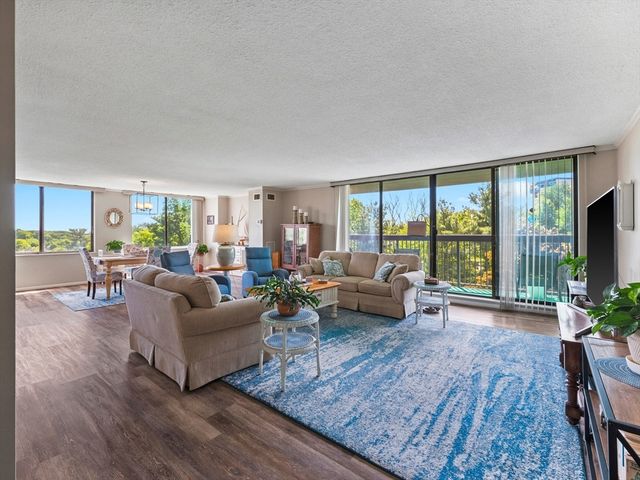 40 Village Rd 709, Middleton, MA 01949