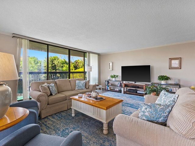 40 Village Rd 709, Middleton, MA 01949