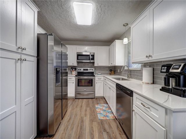 115 Grace Dr, Portland, TX 78374