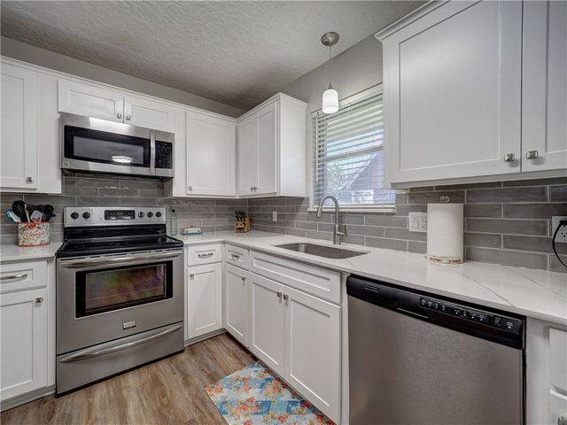 115 Grace Dr, Portland, TX 78374