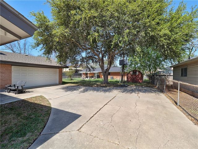 115 Grace Dr, Portland, TX 78374