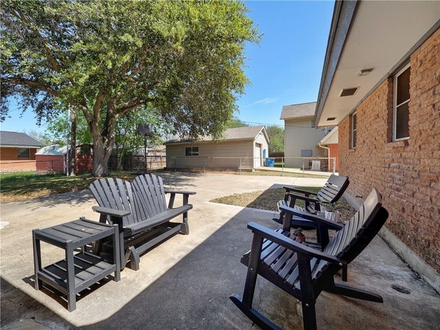 115 Grace Dr, Portland, TX 78374