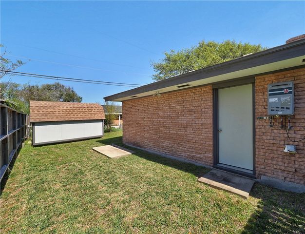 115 Grace Dr, Portland, TX 78374