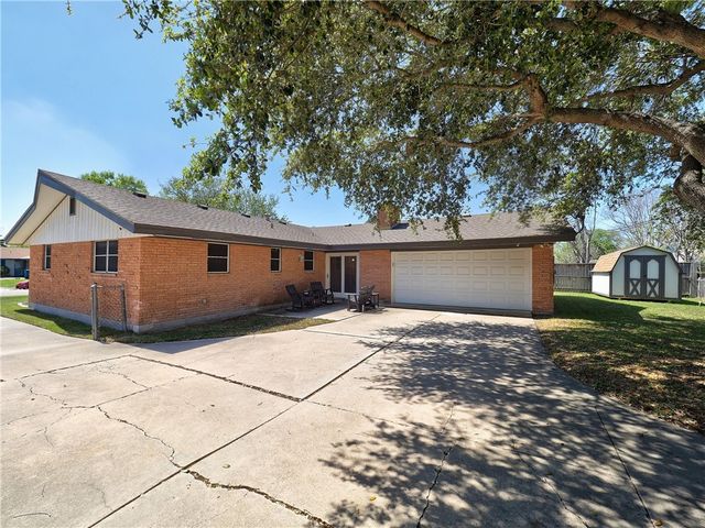 115 Grace Dr, Portland, TX 78374