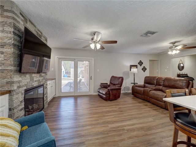 115 Grace Dr, Portland, TX 78374