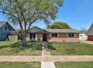 115 Grace Dr, Portland, TX 78374