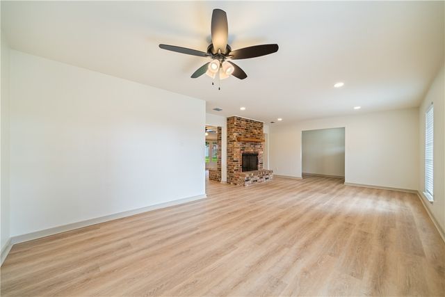 4702 Champions Dr, Corpus Christi, TX 78413