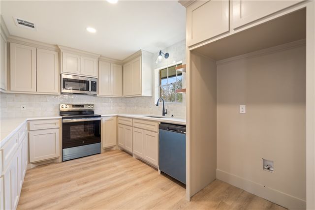 4702 Champions Dr, Corpus Christi, TX 78413