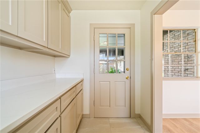 4702 Champions Dr, Corpus Christi, TX 78413