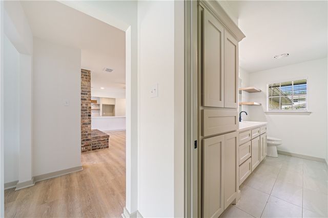 4702 Champions Dr, Corpus Christi, TX 78413