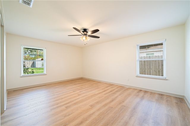 4702 Champions Dr, Corpus Christi, TX 78413