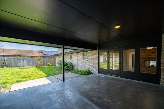 4702 Champions Dr, Corpus Christi, TX 78413