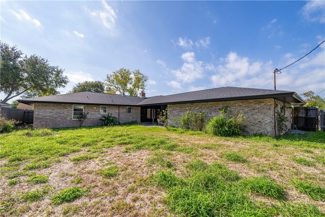 4702 Champions Dr, Corpus Christi, TX 78413