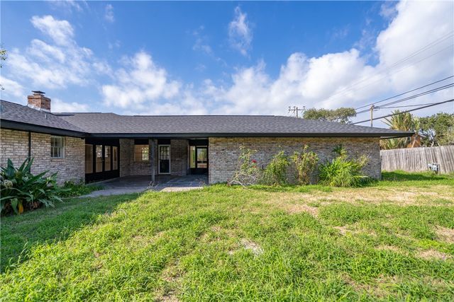 4702 Champions Dr, Corpus Christi, TX 78413