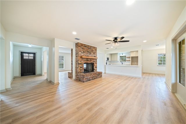 4702 Champions Dr, Corpus Christi, TX 78413