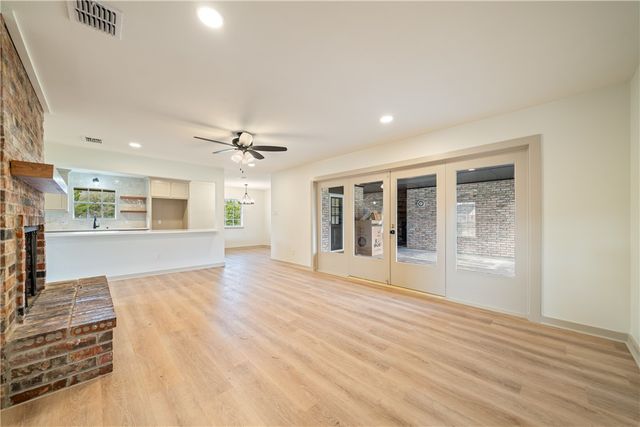 4702 Champions Dr, Corpus Christi, TX 78413