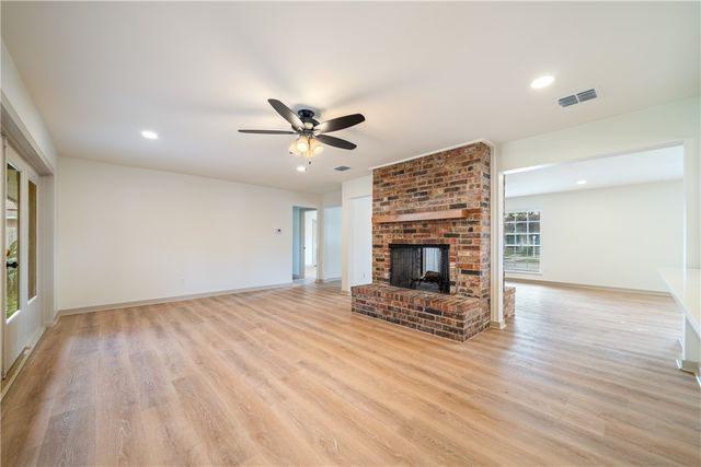 4702 Champions Dr, Corpus Christi, TX 78413